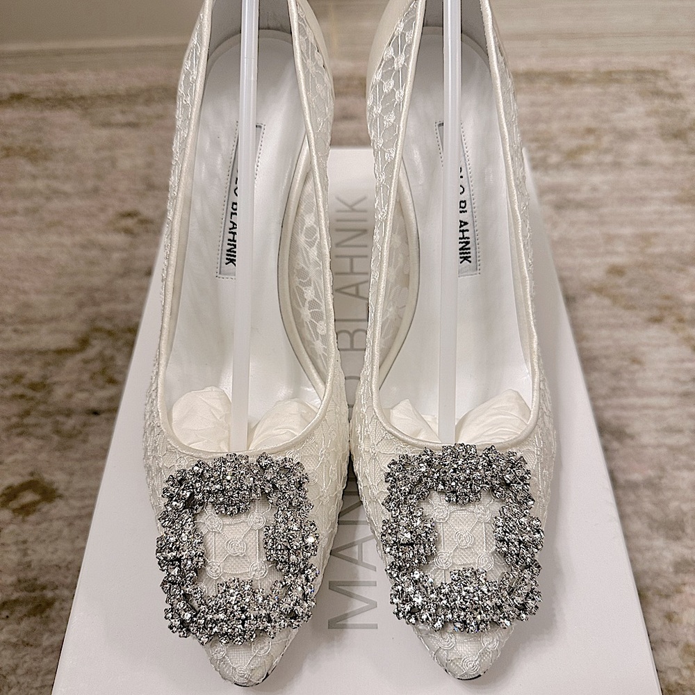 Manolo Blahnik Hangisi Heels White